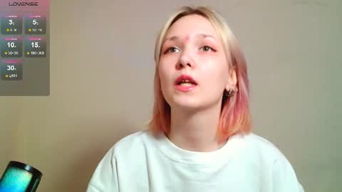 Snapshot of little_sugar_queen chatting on 06.12.26 Akin online show from 06.12.26