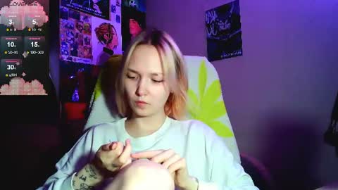 Snapshot of little_sugar_queen chatting on 07.12.26 Akin online show from 07.12.26