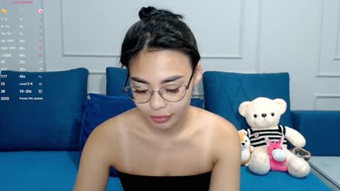 Snapshot of little_v1rgin_angel chatting on 09.29.25 Kwan online show from 09.29.25