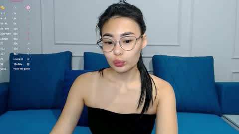 Snapshot of little_v1rgin_angel chatting on 10.07.25 Kwan online show from 10.07.25