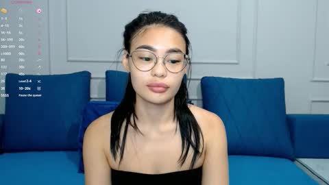 Snapshot of little_v1rgin_angel chatting on 10.08.25 Kwan online show from 10.08.25