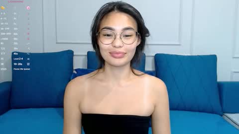 Snapshot of little_v1rgin_angel chatting on 10.10.25 Kwan online show from 10.10.25