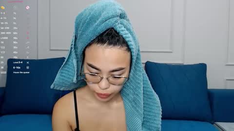 Snapshot of little_v1rgin_angel chatting on 11.06.25 Kwan online show from 11.06.25