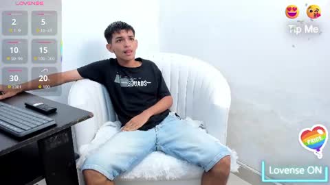 Snapshot of littlecum18 chatting on 06.11.26 Pipe online show from 06.11.26