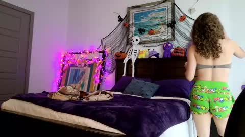 littledeathtrap online show from 10.04.25