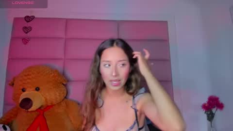 Snapshot of littlee_emma_ chatting on 01.08.25 littlee_emma_ online show from 01.08.25