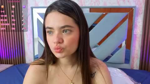 Snapshot of littleesara18 chatting on 04.28.26 Sara online show from 04.28.26