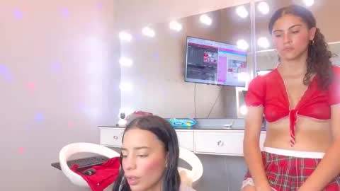 Snapshot of littlejennifer18 chatting on 05.01.26 Tip us ask our names online show from 05.01.26