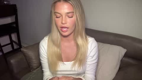 Snapshot of littlemaryjane19 chatting on 12.19.24 Marciabrady online show from 12.19.24