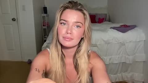 Snapshot of littlemaryjane19 chatting on 09.09.25 Marciabrady online show from 09.09.25