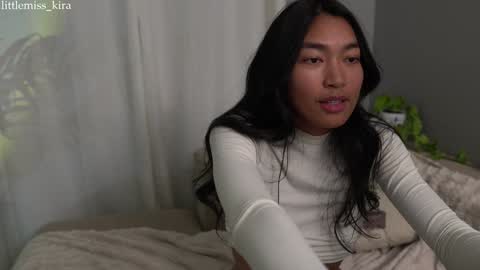 Snapshot of littlemiss_kira chatting on 12.08.24 Kira online show from 12.08.24