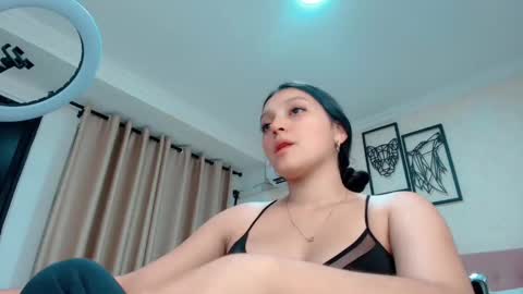 Sarahs Room online show from 03.12.25