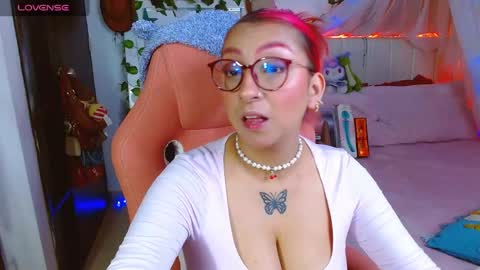Snapshot of littlerouse_ chatting on 05.20.26 Ruby Rouse online show from 05.20.26