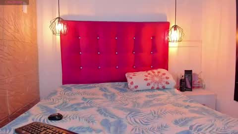 littlesophiie_ online show from 02.19.25