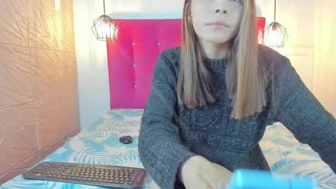 littlesophiie_ online show from 02.20.25