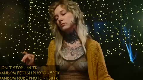 Niki  free tg channel with some photos gifs and info about streams  online show from 05.19.26