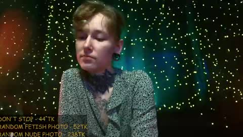 Niki  free tg channel with some photos gifs and info about streams  online show from 05.23.26