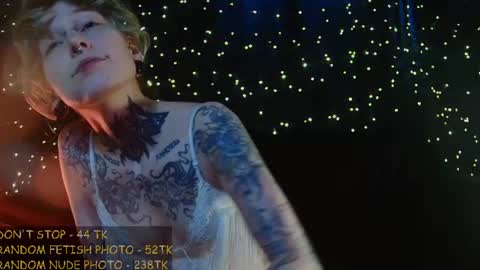 Niki  free tg channel with some photos gifs and info about streams  online show from 06.13.26
