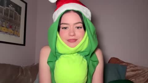 Snapshot of littlesugarpea chatting on 12.25.24 Little Sugar Pea online show from 12.25.24