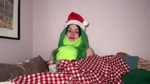 Snapshot of littlesugarpea chatting on 12.26.24 Little Sugar Pea online show from 12.26.24