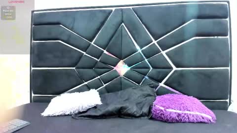 Snapshot of littlesussyy chatting on 09.19.25 Sussy online show from 09.19.25