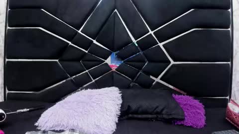 Snapshot of littlesussyy chatting on 10.21.25 Sussy online show from 10.21.25