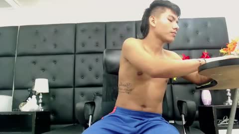 littletommy01 online show from 02.12.25