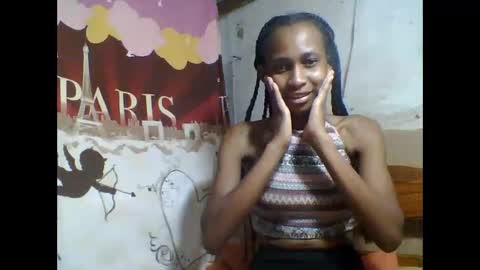 Snapshot of littleyanah chatting on 10.01.25 yanah online show from 10.01.25