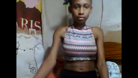 Snapshot of littleyanah chatting on 10.02.25 yanah online show from 10.02.25