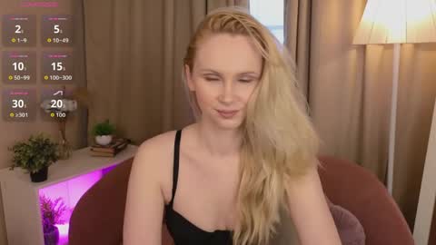 Snapshot of livia_place chatting on 05.28.26 Livia online show from 05.28.26