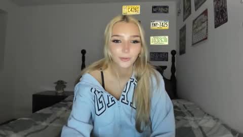 Snapshot of livvywinters chatting on 05.11.26 Livvy online show from 05.11.26