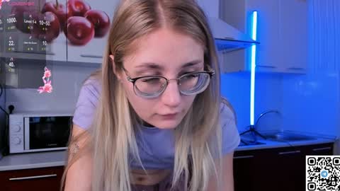 My name is Livy Nice to meet you  Thumbs up please its important online show from 12.10.24