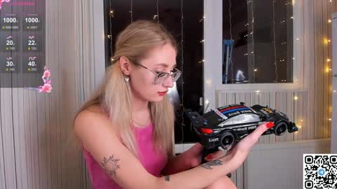 My name is Livy Nice to meet you  Thumbs up please its important online show from 01.04.25