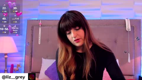 Snapshot of liz_grey_ chatting on 01.10.25 online show from 01.10.25