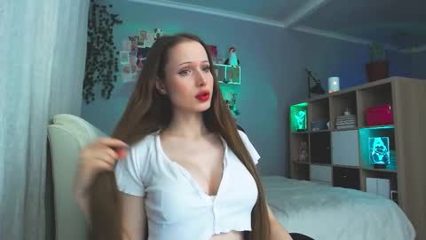 Snapshot of lizberry_moon chatting on 11.18.25 Lisa online show from 11.18.25