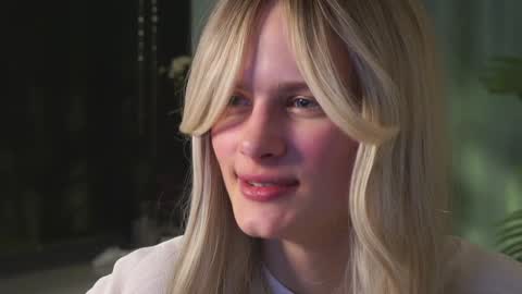 Snapshot of lizbethcoll chatting on 01.02.25 Sunnheart online show from 01.02.25