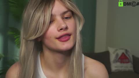 Snapshot of lizbethcoll chatting on 01.31.25 Sunnheart online show from 01.31.25