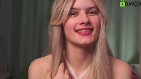 Snapshot of lizbethcoll chatting on 01.31.25 Sunnheart online show from 01.31.25