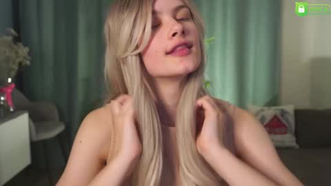 Snapshot of lizbethcoll chatting on 02.05.25 Sunnheart online show from 02.05.25