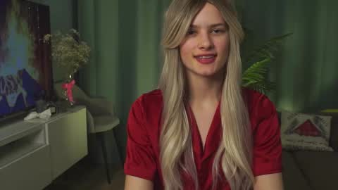 Snapshot of lizbethcoll chatting on 02.19.25 Sunnheart online show from 02.19.25