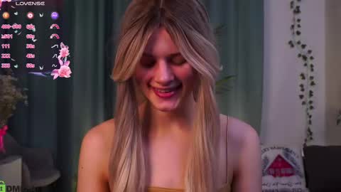 Snapshot of lizbethcoll chatting on 03.03.25 Sunnheart online show from 03.03.25