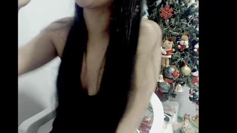 Snapshot of lizz1305 chatting on 12.18.24 lizz1305 online show from 12.18.24