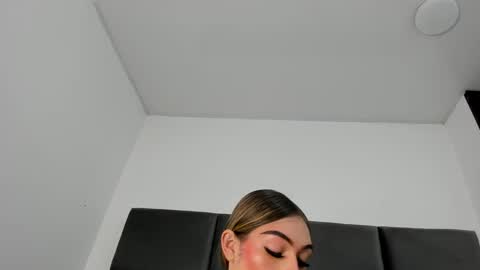 Snapshot of lizz_luna chatting on 09.19.25 lizz_luna online show from 09.19.25
