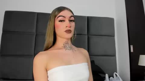 Snapshot of lizz_luna chatting on 09.30.25 lizz_luna online show from 09.30.25