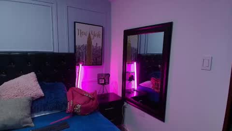 Snapshot of lizz_tender chatting on 12.22.24 Lizz  online show from 12.22.24