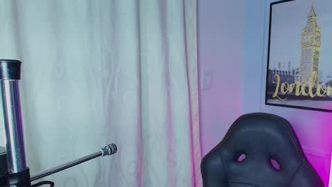 Snapshot of lizz_tender chatting on 12.30.24 Lizz  online show from 12.30.24