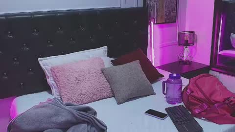 Snapshot of lizz_tender chatting on 01.14.25 Lizz  online show from 01.14.25