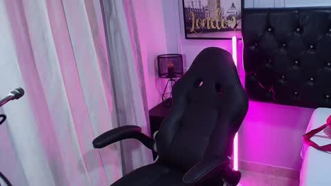 Snapshot of lizz_tender chatting on 01.18.25 Lizz  online show from 01.18.25