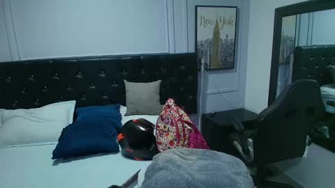 Snapshot of lizz_tender chatting on 02.05.25 Lizz  online show from 02.05.25