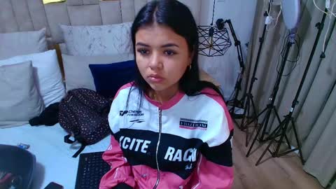 Snapshot of lizz_tender chatting on 10.18.25 Lizz  online show from 10.18.25